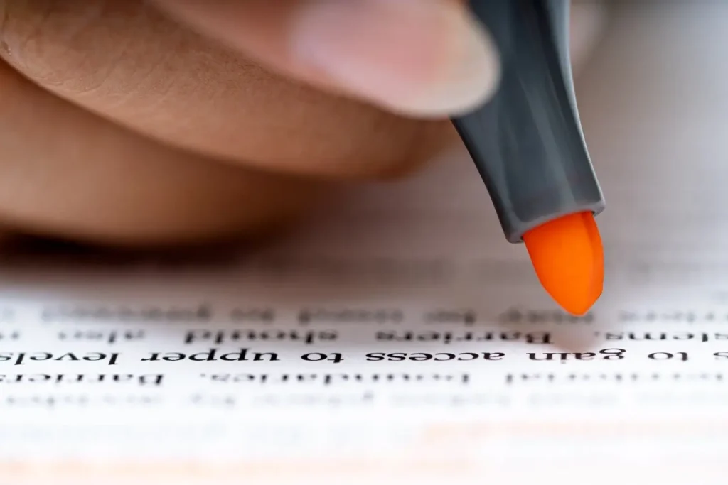 Agency contract with data ownership and exit clauses highlighted