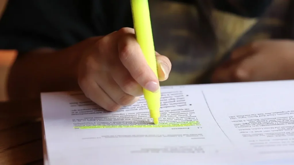 Reviewing notice period and auto-renewal clauses in a marketing agency contract