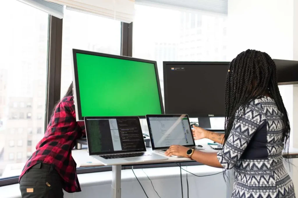 SaaS buyer checking G2 reviews after an AI search shortlist